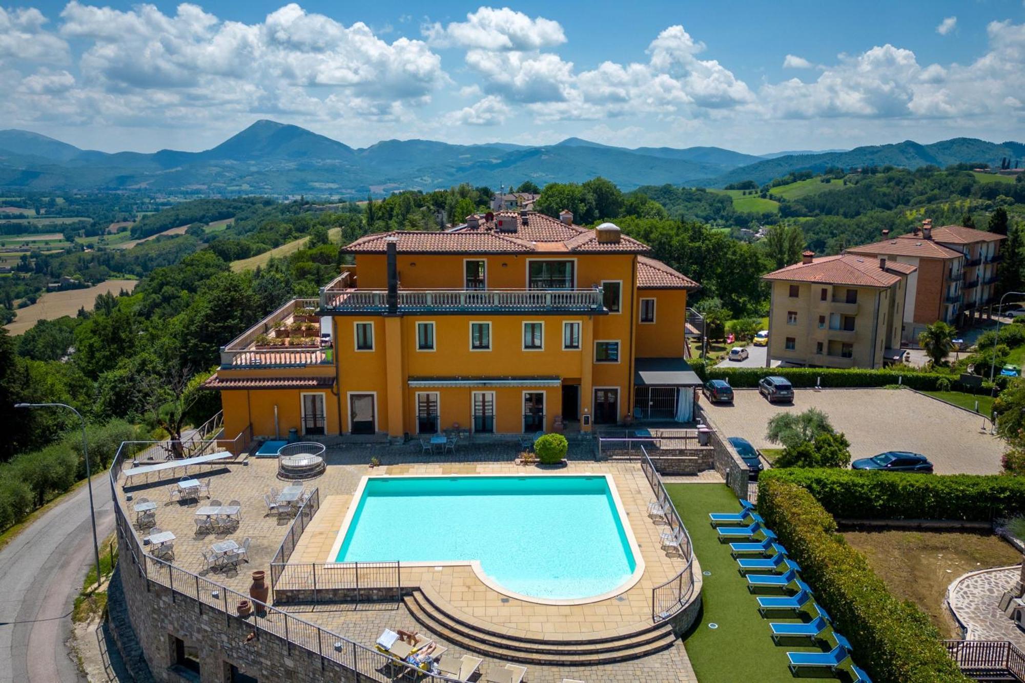 Fortebraccio Montone  Buitenkant foto