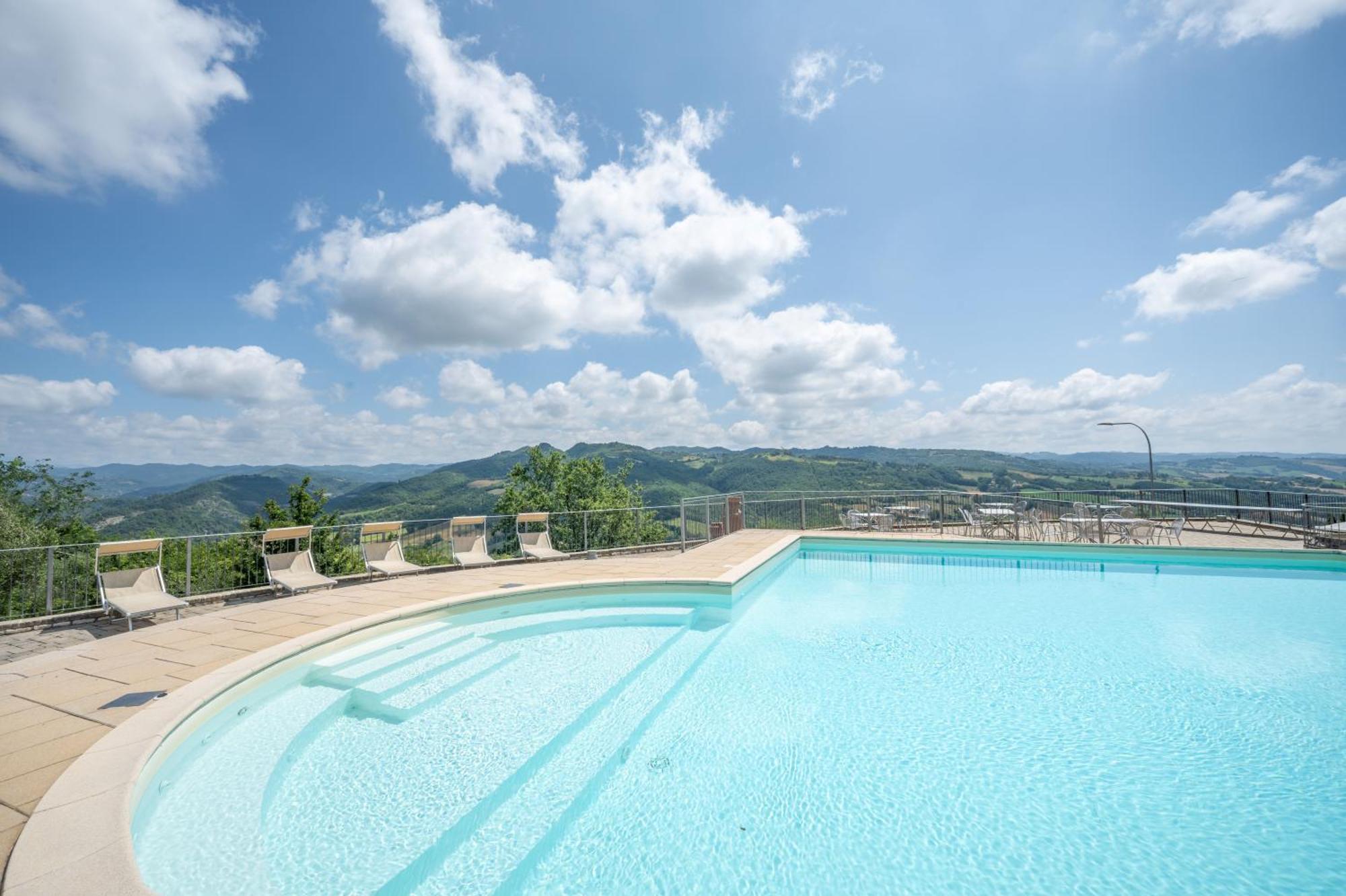 Fortebraccio Montone  Buitenkant foto