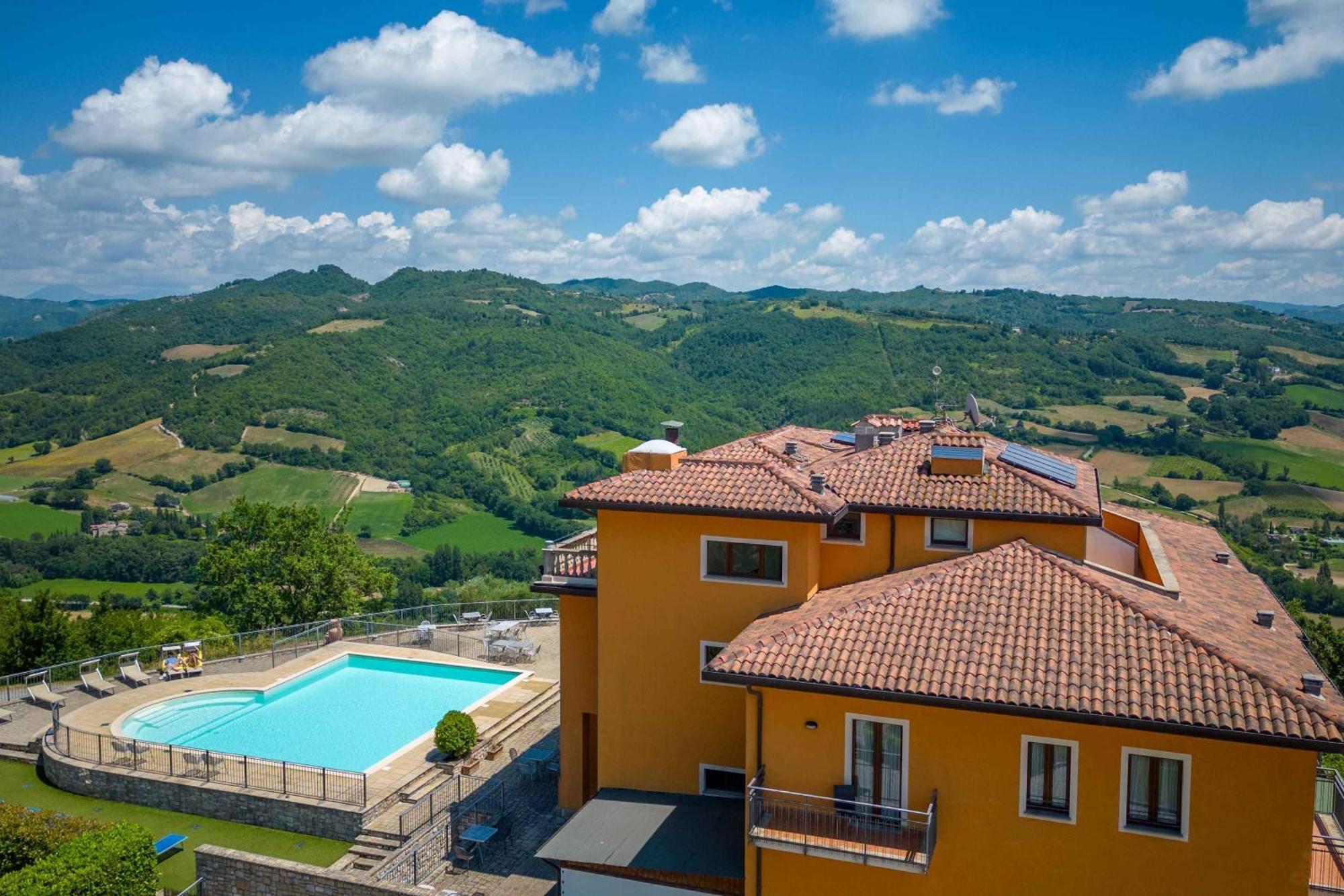 Fortebraccio Montone  Buitenkant foto